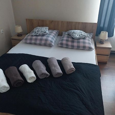 Czarna Owca- Pokoje Goscinne Gniezno Buitenkant foto