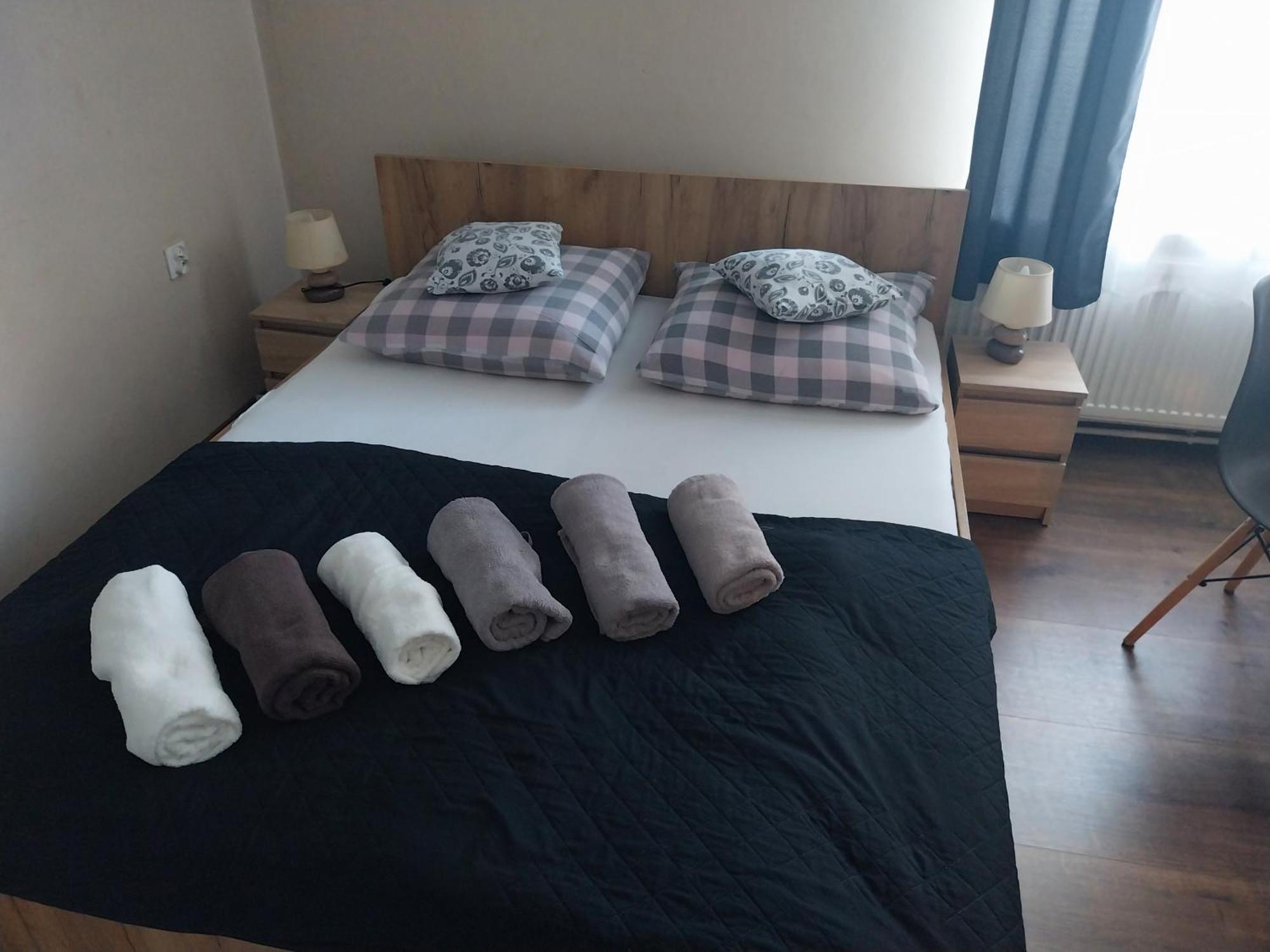 Czarna Owca- Pokoje Goscinne Gniezno Buitenkant foto