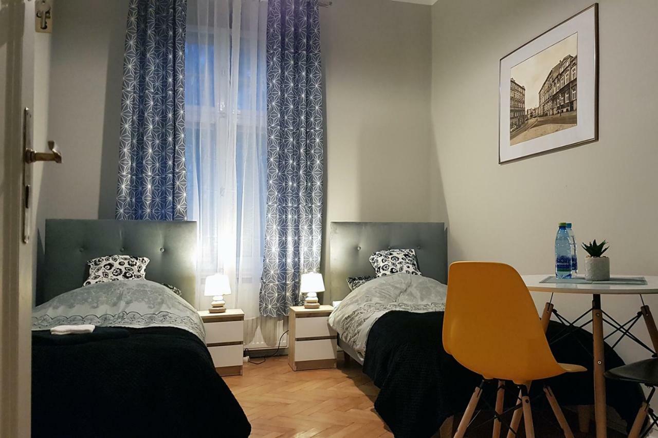 Czarna Owca- Pokoje Goscinne Gniezno Buitenkant foto