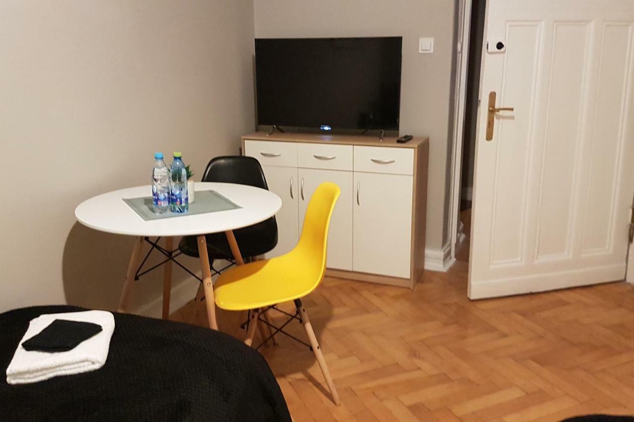 Czarna Owca- Pokoje Goscinne Gniezno Buitenkant foto