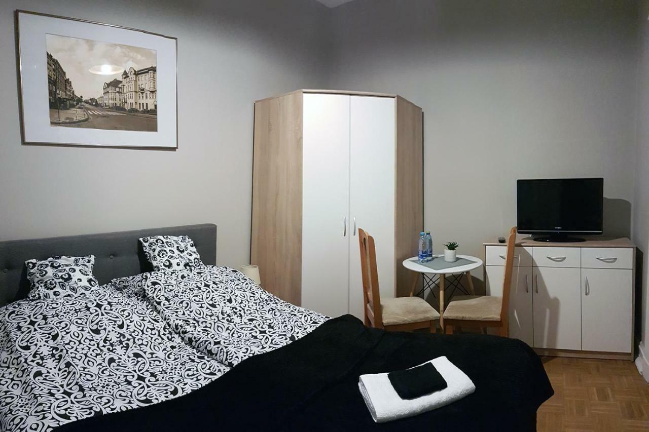 Czarna Owca- Pokoje Goscinne Gniezno Buitenkant foto